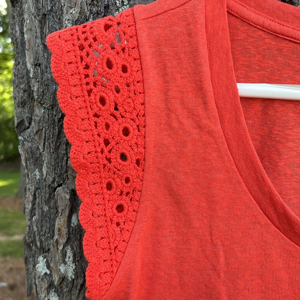 NWT Loft Coral Lace Cap Sleeve Top - Picture 2 of 9